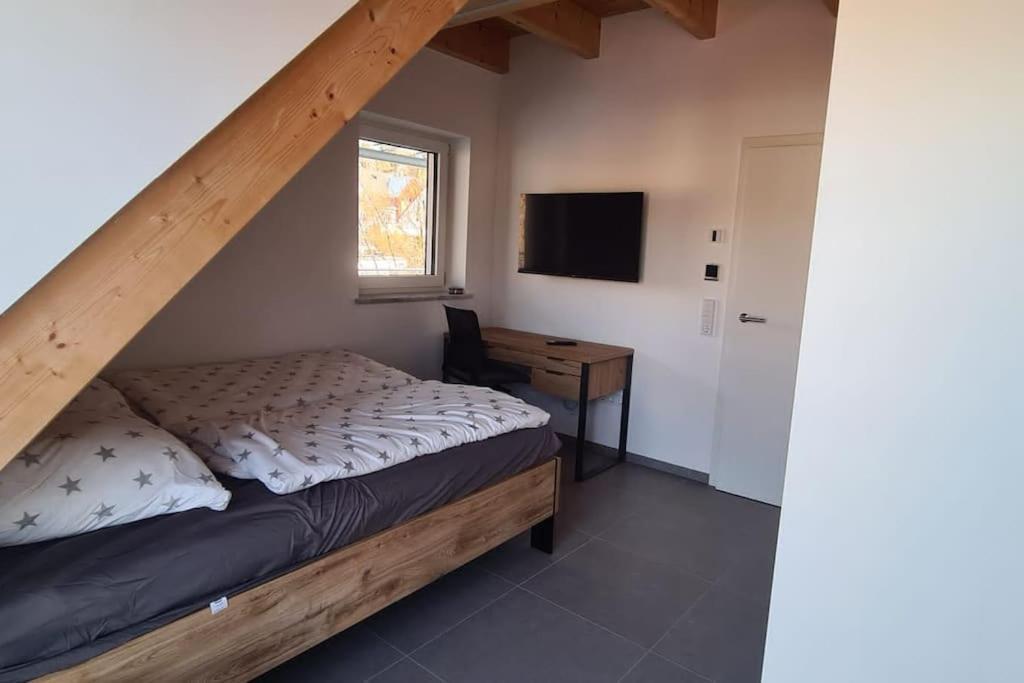 Moderne Ferienunterkunft/Wohnung Burgthann Esterno foto