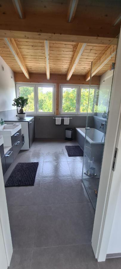 Moderne Ferienunterkunft/Wohnung Burgthann Esterno foto