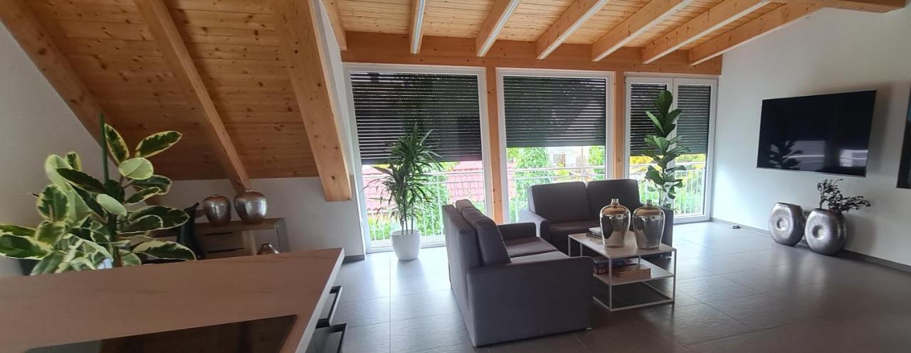 Moderne Ferienunterkunft/Wohnung Burgthann Esterno foto