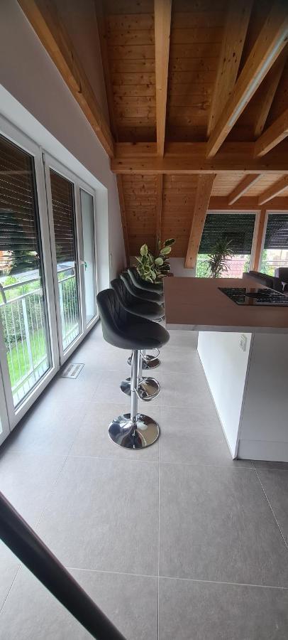 Moderne Ferienunterkunft/Wohnung Burgthann Esterno foto